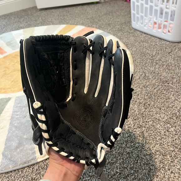 Easton Left Handed Softball Glove - Picture 2 of 4